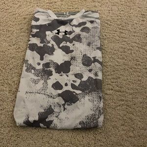 Under armor boys medium tight long sleeve